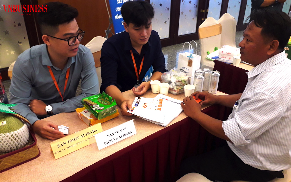 Các sàn TMĐT không ngừng mời gọi DN Việt tham gia sàn giữa bối cảnh hàng Trung Quốc giá rẻ đang tấn công dồn dập qua kênh bán hàng online.