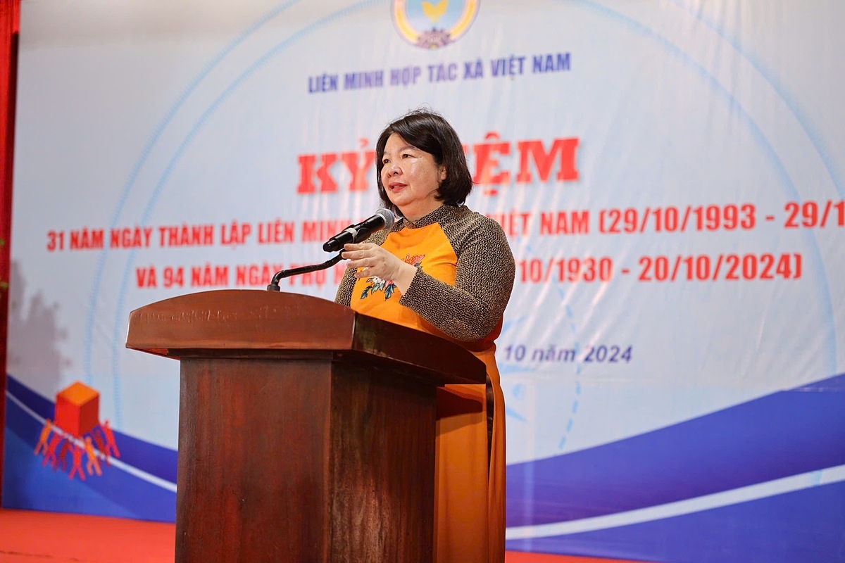 Chủ tịch Liên minh HTX Việt Nam Cao Xuân Thu Vân phát biểu.