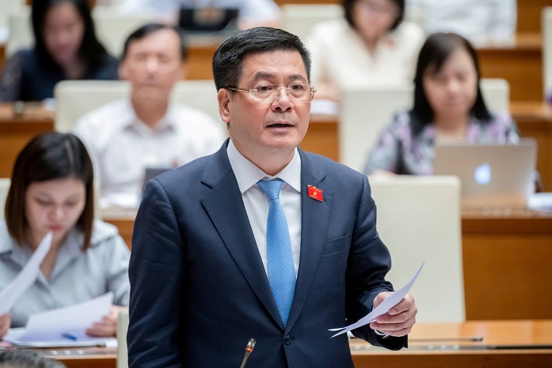 Bộ trưởng Bộ Công Thương Nguyễn Hồng Diên đã trình Quốc hội dự án Luật Điện lực &lpar;sửa đổi&rpar;.