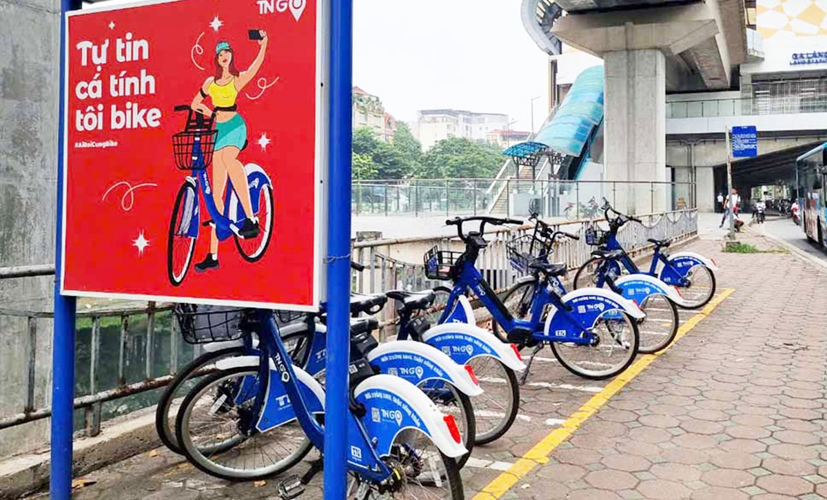 Cần nhiều giải pháp để tăng sức hút cho các loại hình giao thông công cộng tại Hà Nội.