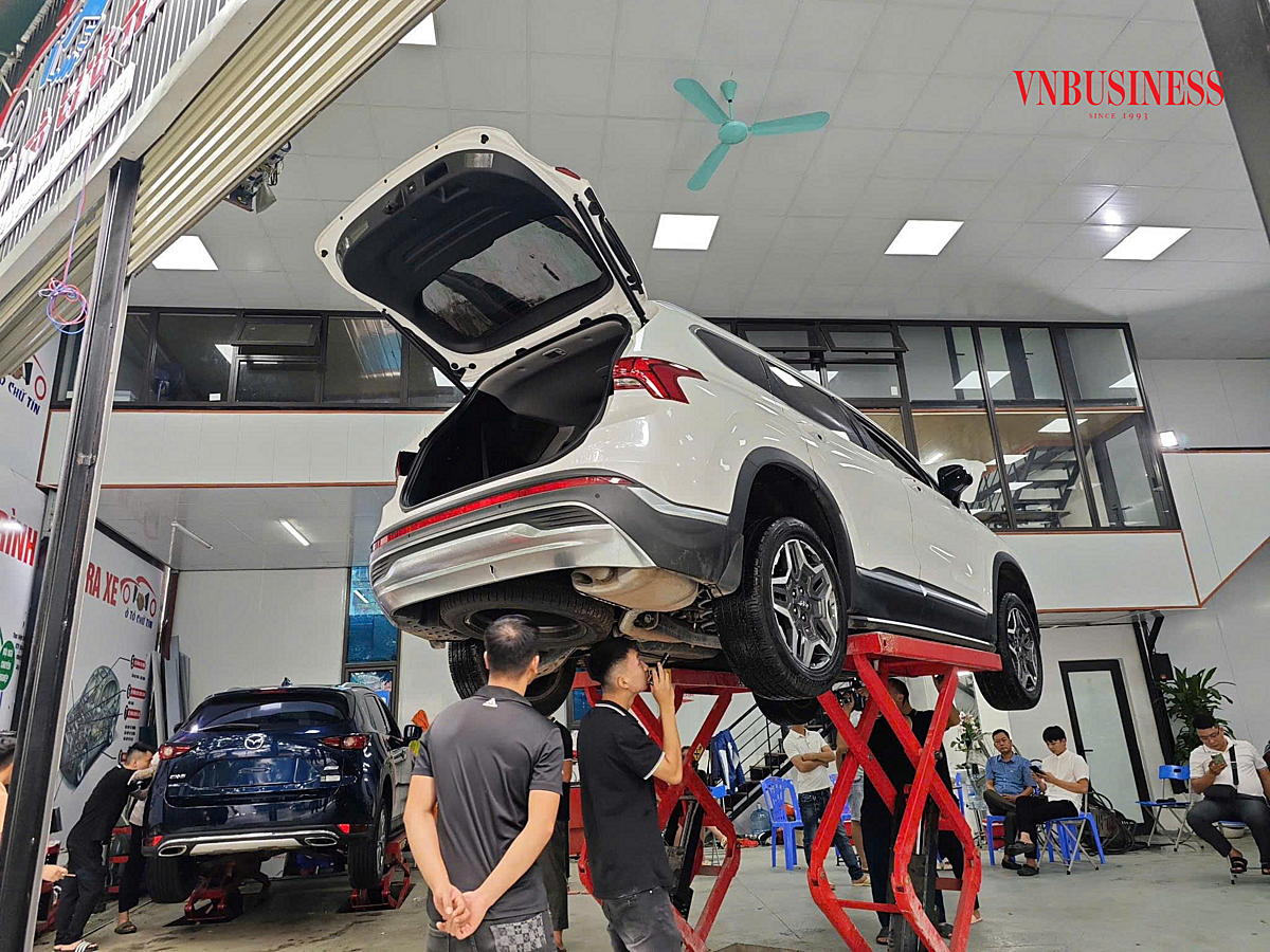 Lượng khách đến showroom check xe và xuống tiền tăng đáng kể từ đầu tháng 10.