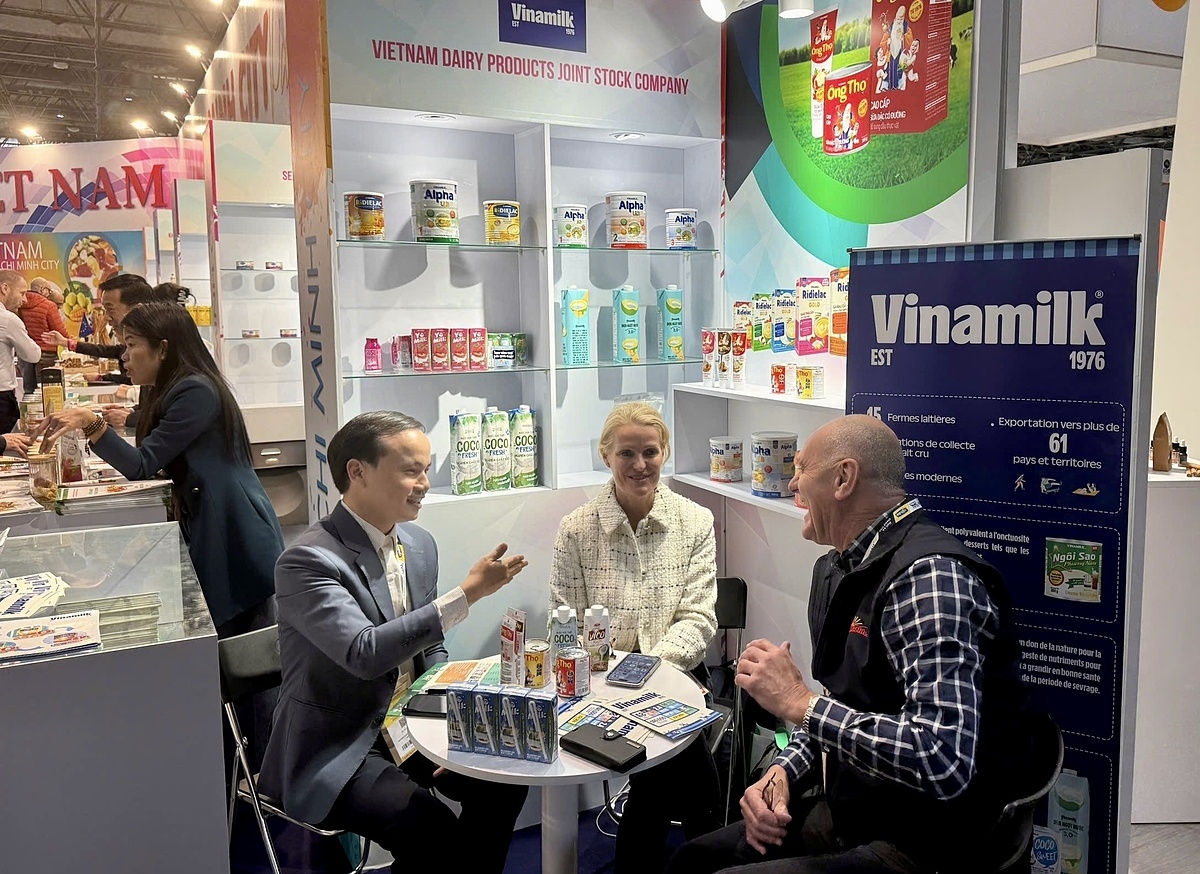 Bên cạnh sản phẩm sữa, Vinamilk cũng giới thiệu đến các khách hàng tại Pháp sản phẩm nước dừa mới.