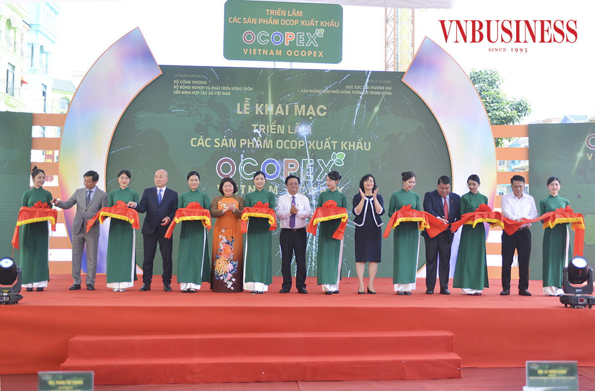 Lễ khai mạc VIETNAM OCOPEX có sự tham dự của Bộ trưởng Bộ NN&PTNT Lê Minh Hoan, Thứ trưởng Bộ Công Thương Phan Thị Thắng, Chủ tịch Liên minh Hợp tác xã Việt Nam Cao Xuân Thu Vân, Cục trưởng Cục Xúc tiến thương mại Vũ Bá Phú...