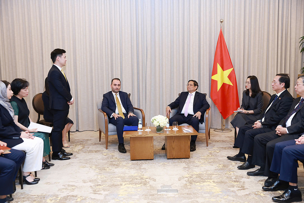 Phó Chủ tịch HĐQT T&T Group Đỗ Vinh Quang báo cáo Thủ tướng Chính phủ kế hoạch nghiên cứu đầu tư dự án Tổ hợp thể thao và công viên tại Hà Nội. &lpar;Ảnh: Nhật Bắc&rpar;