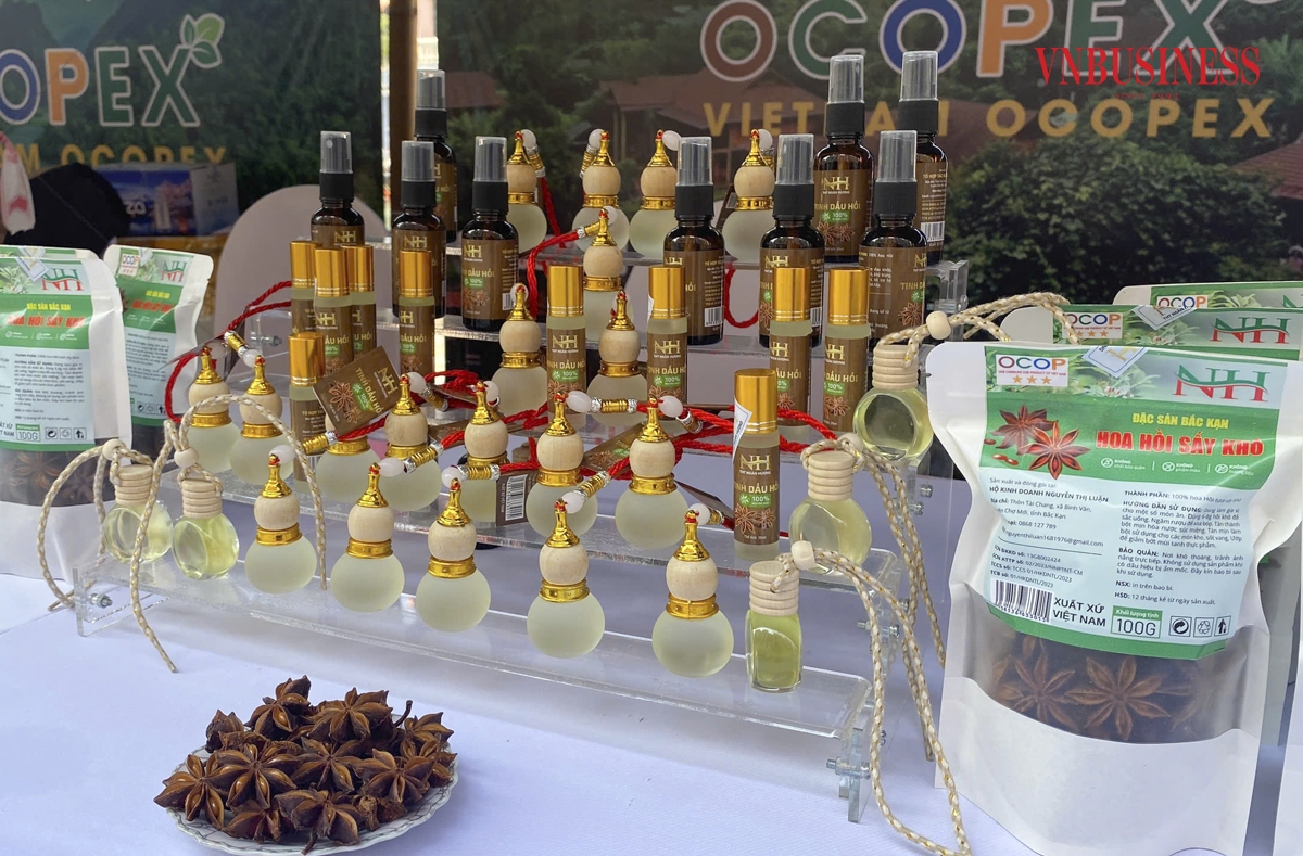 Ngoài ra, các sản phẩm OCOP còn mang nét đặc trưng về văn hóa và truyền thống của người Việt Nam, đạt tiêu chuẩn chất lượng cao, phù hợp với nhu cầu của người tiêu dùng trong và ngoài nước.