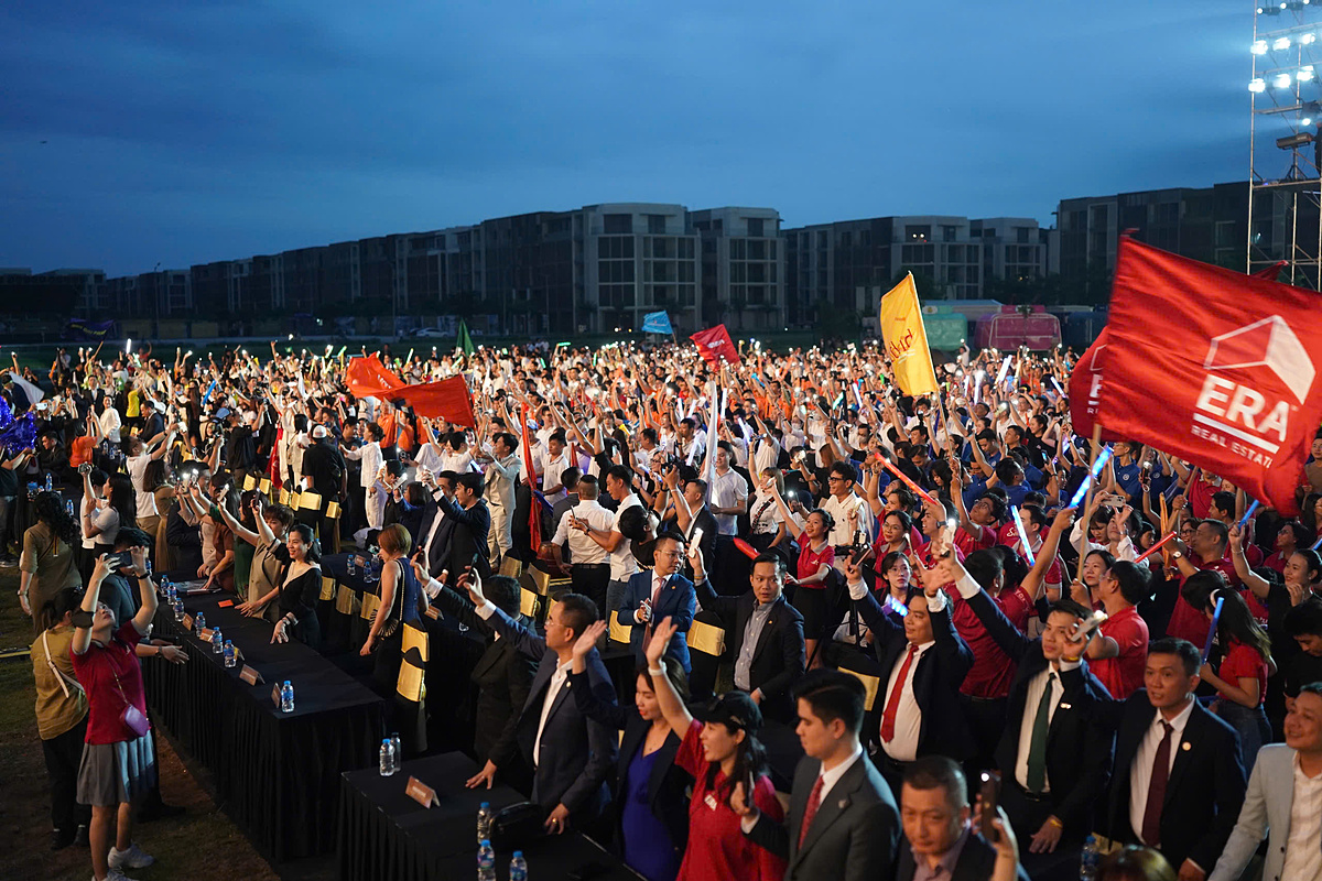 Sự kiện ra mắt Masteri Grand View thu hút gần 5.000 chuyên viên kinh doanh BĐS tham dự, công bố những thông tin hấp dẫn cho khách hàng và giới đầu tư.