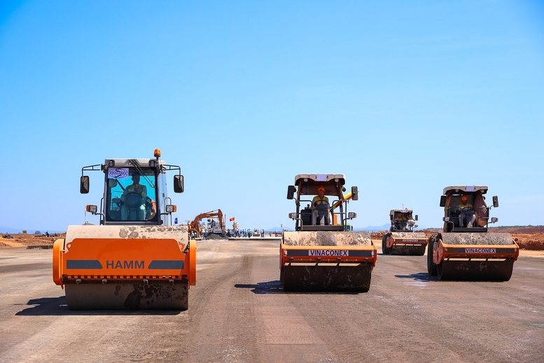 Giải ngân đầu tư công 10 tháng chưa đáp ứng kỳ vọng. Ảnh: VGP