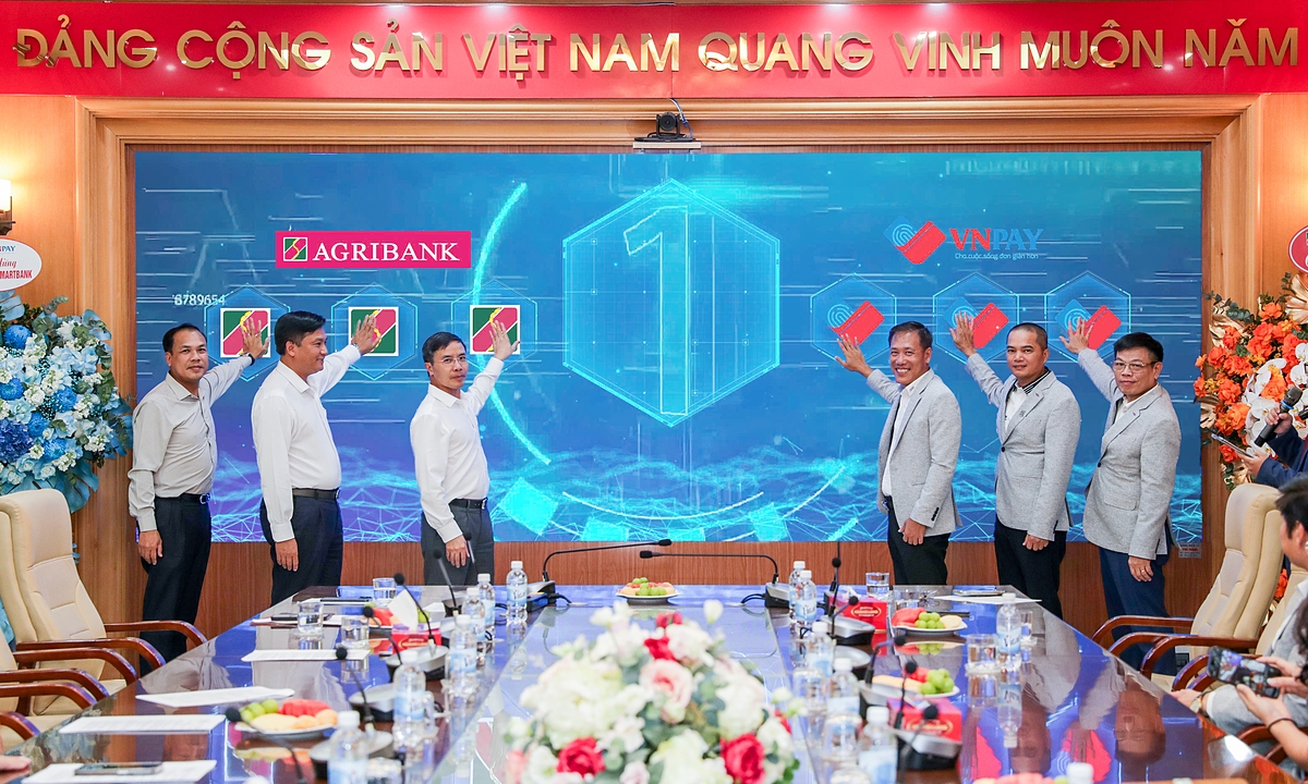 Đại diện lãnh đạo Agribank - VNPAY chính thức bấm nút ra mắt Giải pháp OSB.