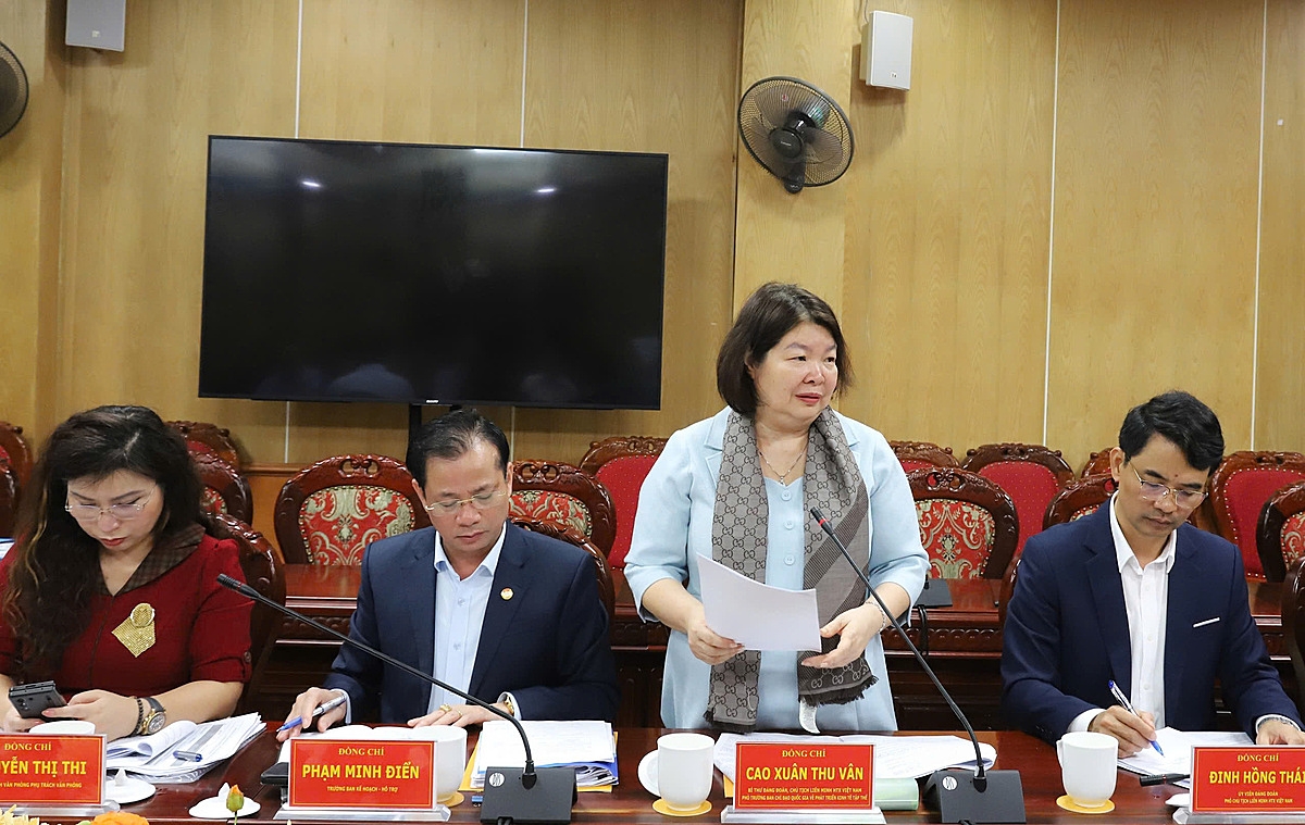 Chủ tịch Liên minh HTX Việt Nam, Phó Trưởng ban chỉ đạo quốc gia về kinh tế tập thể Cao Xuân Thu Vân phát biểu cảm ơn tại buổi làm việc.