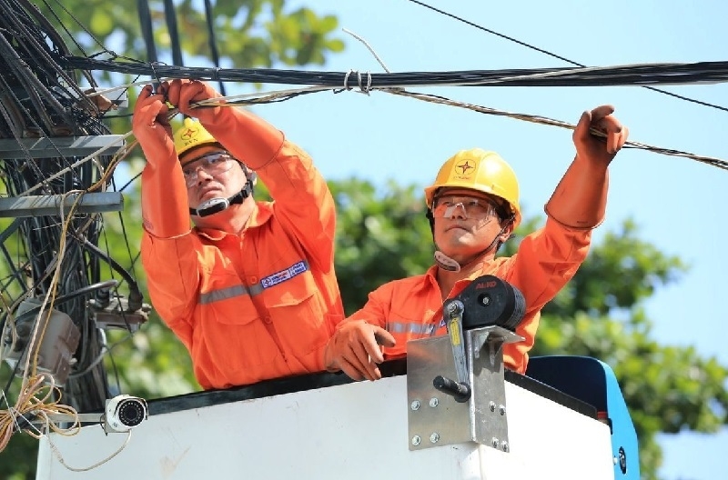 Tập đoàn Điện lực Việt Nam &lpar;EVN&rpar; vừa đề xuất Bộ Công Thương về cơ chế và lộ trình áp dụng giá điện 2 thành phần từ năm 2025.