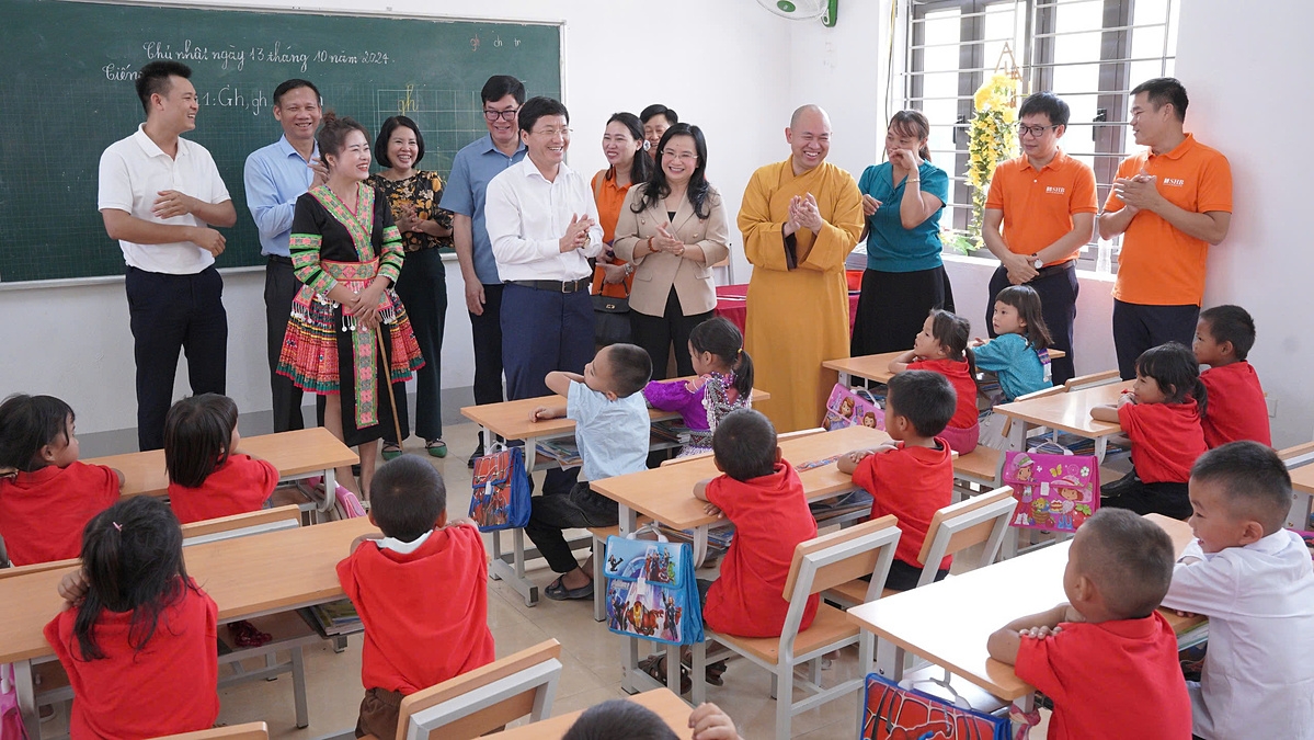 SHB luôn đồng hành cùng khách hàng vượt qua khó khăn đồng thời tích cực, chủ động thực hiện tốt trách nhiệm xã hội, lan tỏa giá trị tốt đẹp đến cộng đồng.
