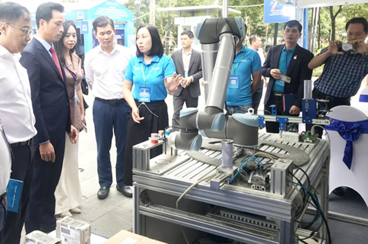 Cơ hội kết nối giao thương tại Triển lãm kết nối giao thương, giới thiệu sản phẩm công nghệ số thành phố Hà Nội năm 2024.