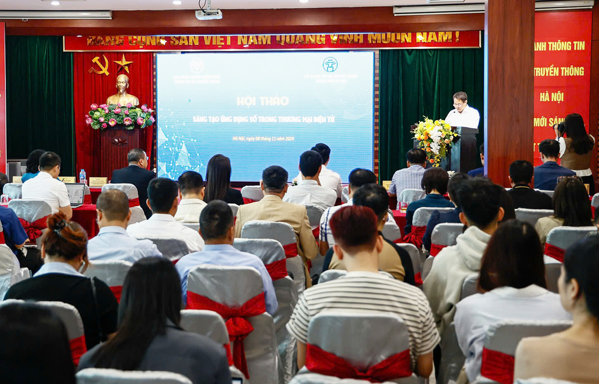 Hội thảo Sáng tạo ứng dụng số trong thương mại điện tử đưa ra nhiều giải pháp giúp doanh nghiệp vừa và nhỏ chuyển đổi số.