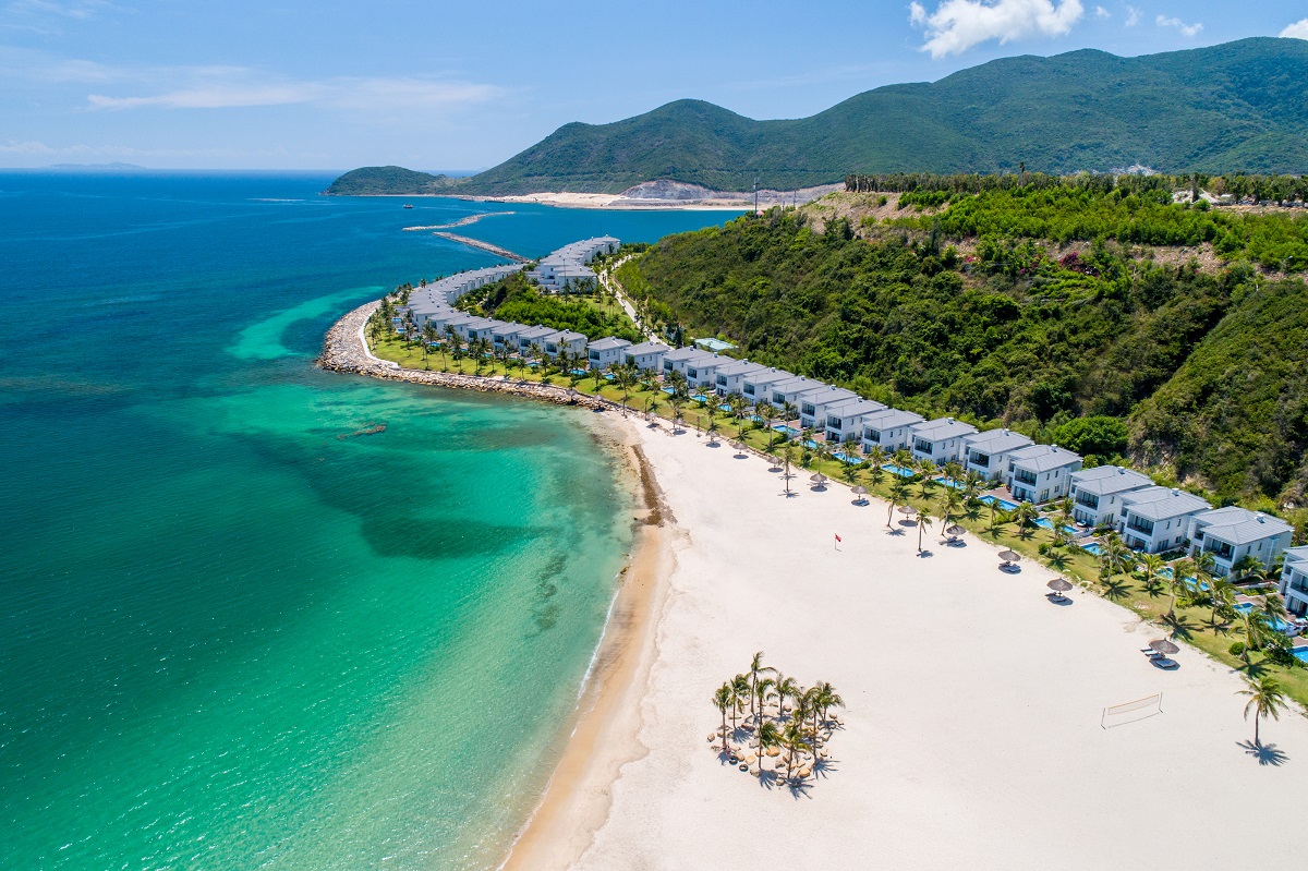 Hệ thống khách sạn - khu nghỉ dưỡng Vinpearl Resorts & Hotels tọa lạc tại những vùng biển đẹp bậc nhất Việt Nam đón đầu và kiến tạo các xu hướng du lịch thời thượng.