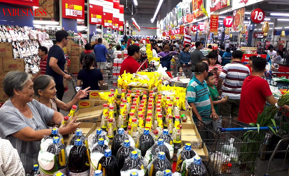 Mùa mua sắm cuối năm và mùa Tết Nguyên đán 2025 sắp đến được xem là thời điểm “vàng” cho các DN Việt bung sức cho thị trường mua sắm trên “sân nhà”.