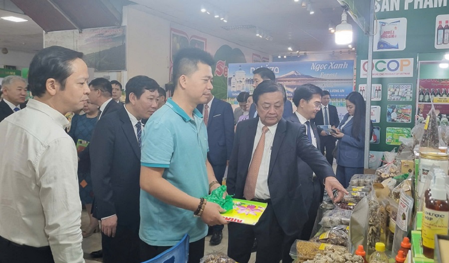 Bộ trưởng Bộ Nông nghiệp và Phát triển nông thôn Lê Minh Hoan tại Hội chợ triển lãm Nông nghiệp Quốc tế - AgroViet 2024, chiều 21/11.