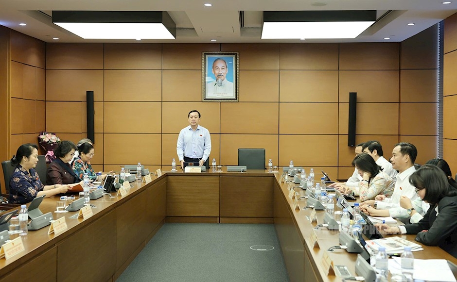 Đoàn đại biểu Quốc hội TPHCM thảo luận tại tổ về dự thảo Luật Thuế thu nhập doanh nghiệp &lpar;sửa đổi&rpar;