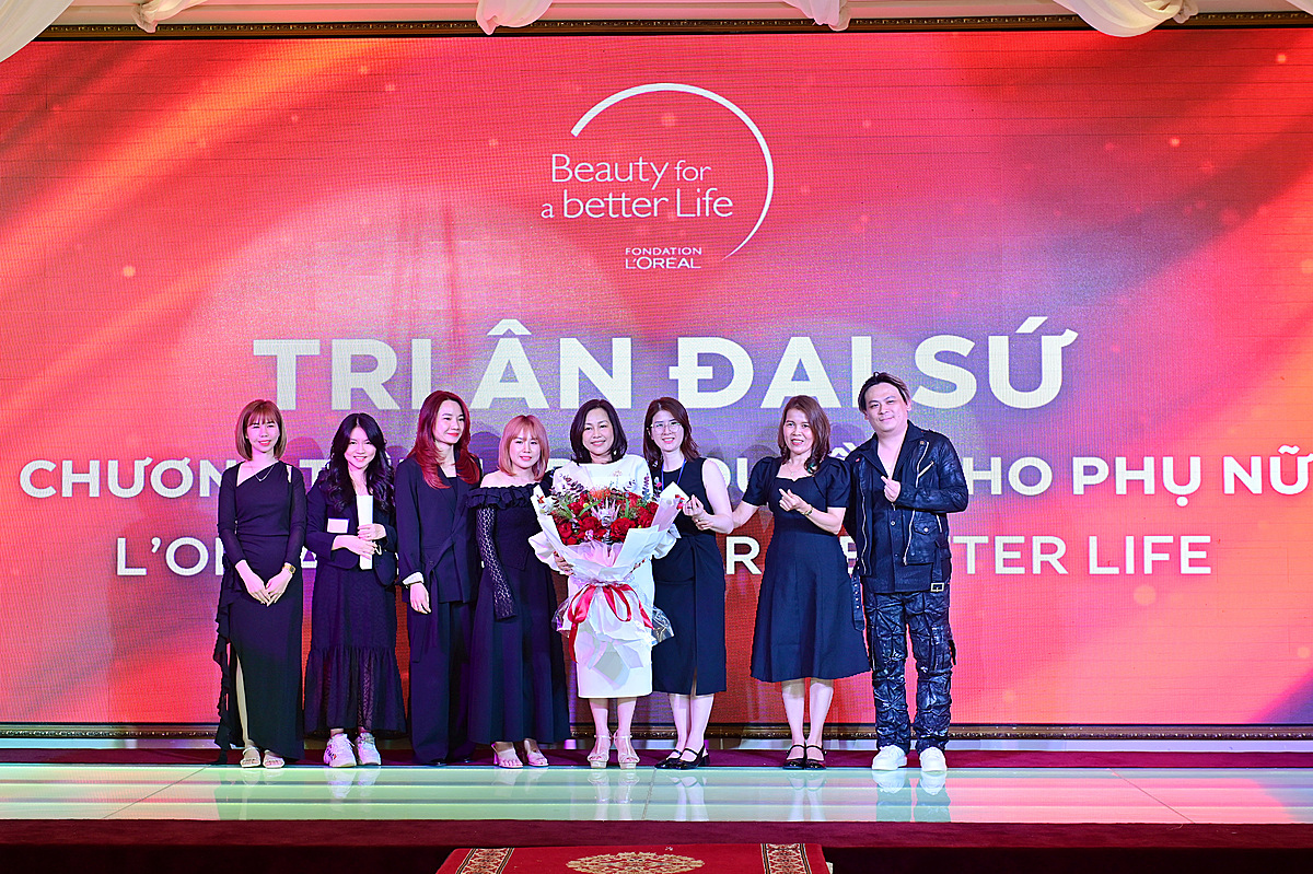 Nhà sáng lập chương trình và đội ngũ cộng sự.