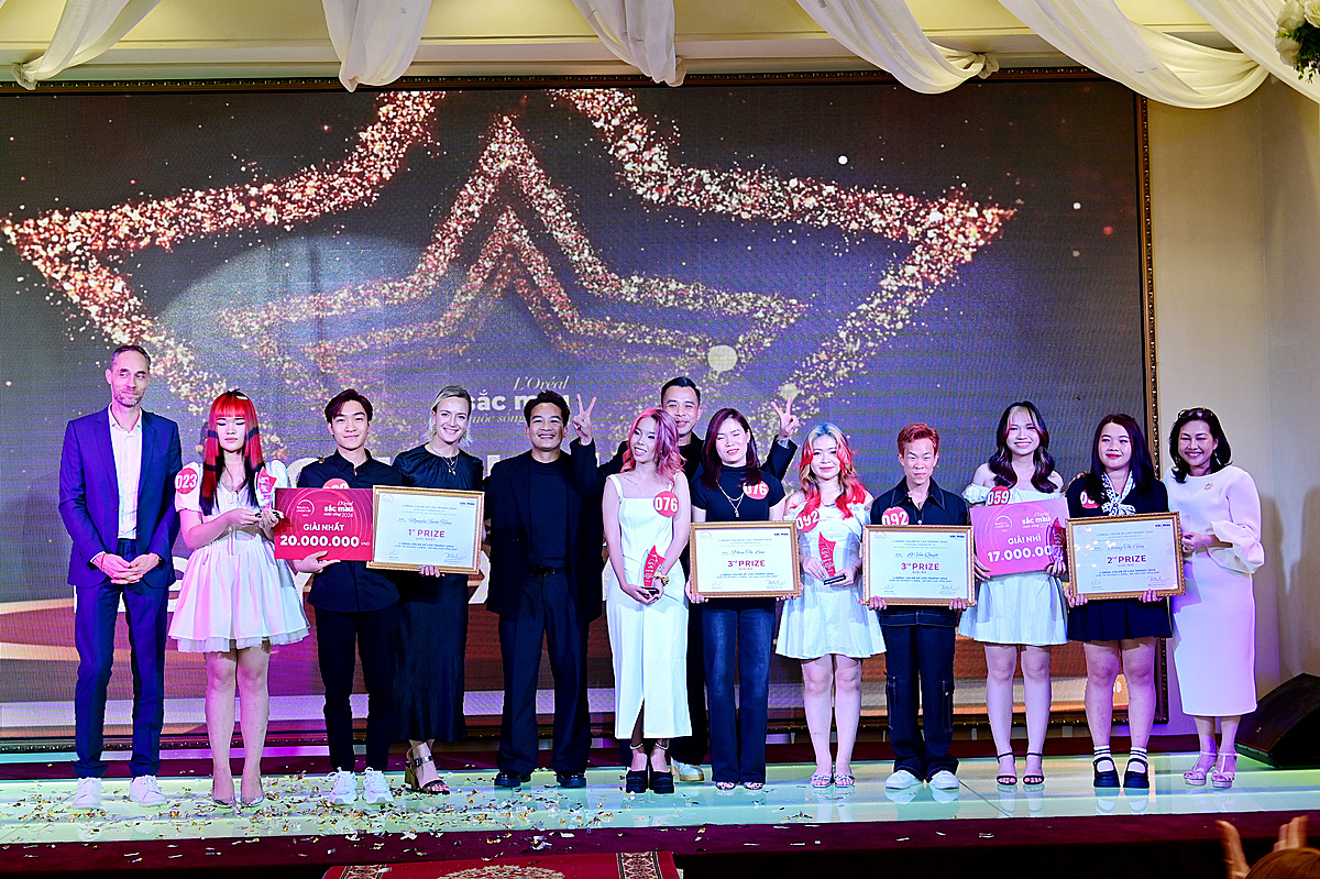 Các thí sinh đạt giải cuộc thi tài năng ngành tóc L’Oréal Color of Life Trophy 2024.