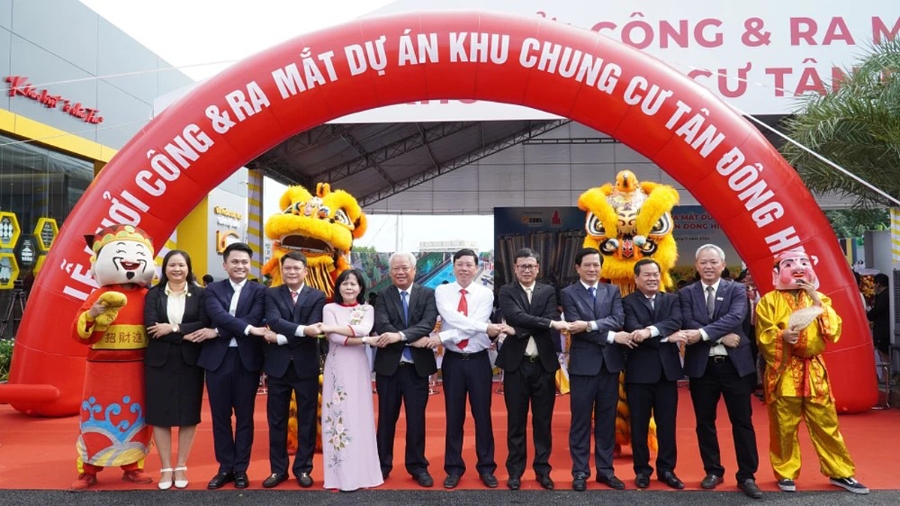 Ban lãnh đạo Tập đoàn Bcons và Tập đoàn Tân Đông tại buổi lễ khởi công và ra mắt dự án khu chung cư Tân Đông Hiệp.