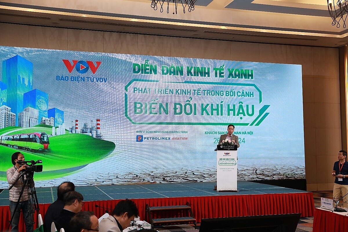 Các diễn giả trình bày tại hội thảo.