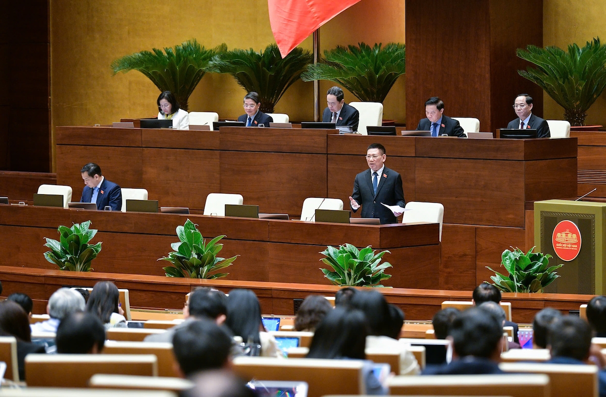 Phó Thủ tướng Chính phủ, Bộ trưởng Bộ Tài chính Hồ Đức Phớc giải trình, làm rõ một số vấn đề đại biểu Quốc hội nêu.