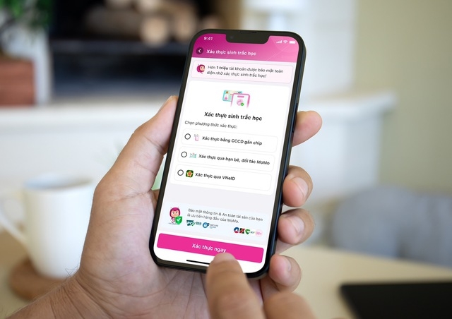 MoMo đang đẩy mạnh triển khai nhiều hoạt động hỗ trợ người dùng kịp thời hoàn tất xác thực sinh trắc học trên app MoMo và mở rộng đa kênh.