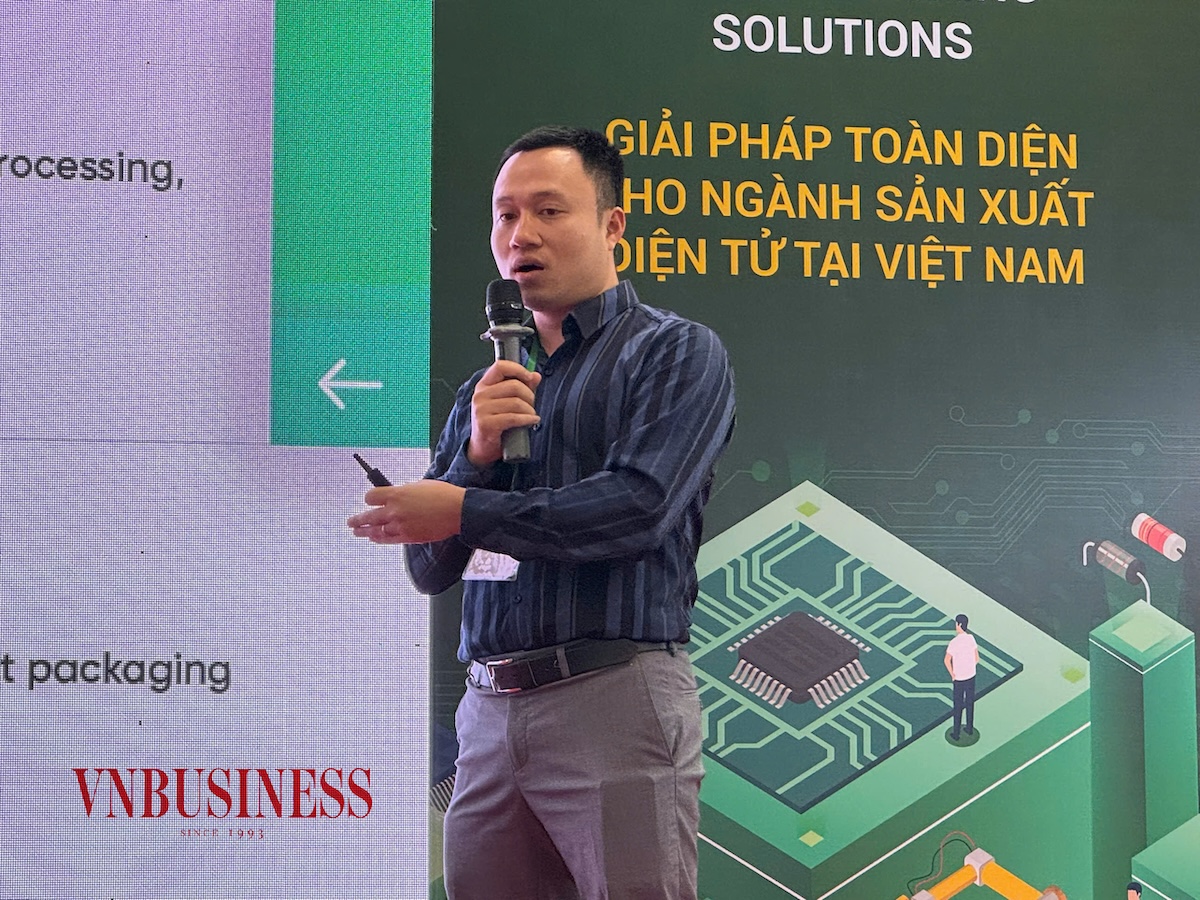 Ông Đàm Đắc Quang, xuất thân là một kỹ sư Bách Khoa, đang giới thiệu về doanh nghiệp của mình với các đối tác trong và ngoài nước.