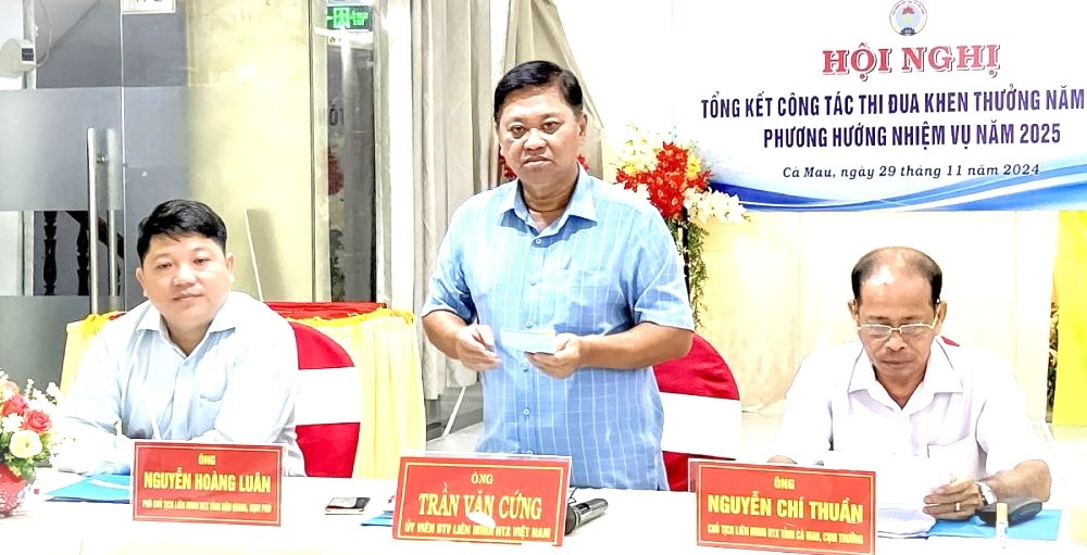 Ông Trần Văn Cứng, Chủ tịch Liên minh HTX tỉnh An Giang, phụ trách Cụm Tây Nam Sông Hậu phát biểu tại Hội nghị.