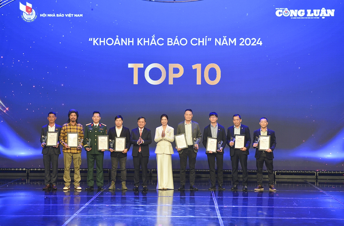 Các tác giả/nhóm tác giả đạt giải dành Top 10.