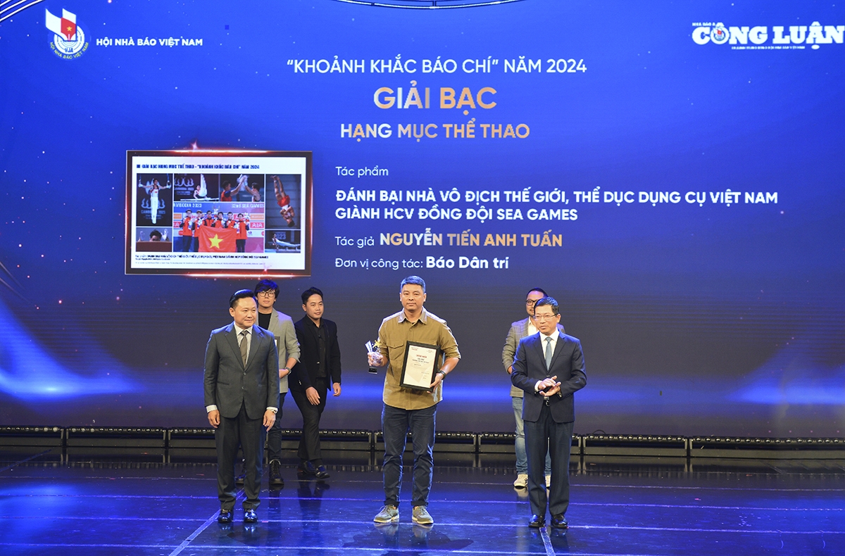 Các tác giả/nhóm tác giả đạt giải Bạc.