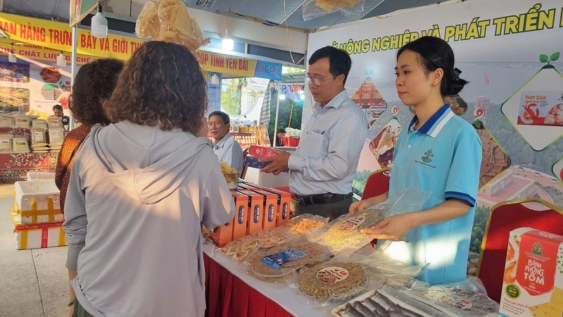 Với hơn 10 triệu người dân cư trú thường xuyên và hàng năm đón hàng triệu du khách đến tham quan, nhu cầu tiêu dùng nông sản của TP Hà Nội là rất lớn.