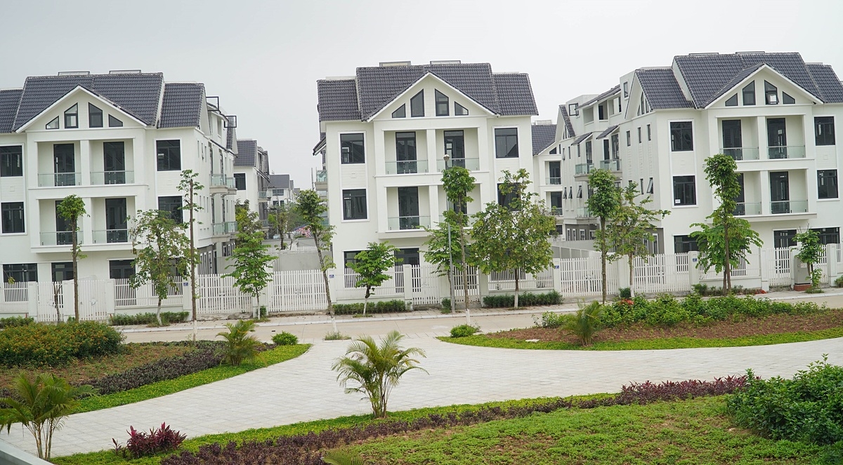 Giá bán thứ cấp với các sản phẩm thấp tầng liên tục gia tăng.