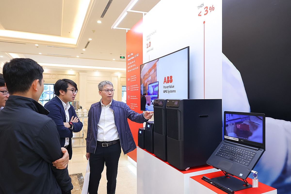 PowerValue 11T G2 đảm bảo cung cấp điện không gián đoạn với công nghệ chuyển đổi đôi tiên tiến, giảm lãng phí năng lượng lên đến 95%.