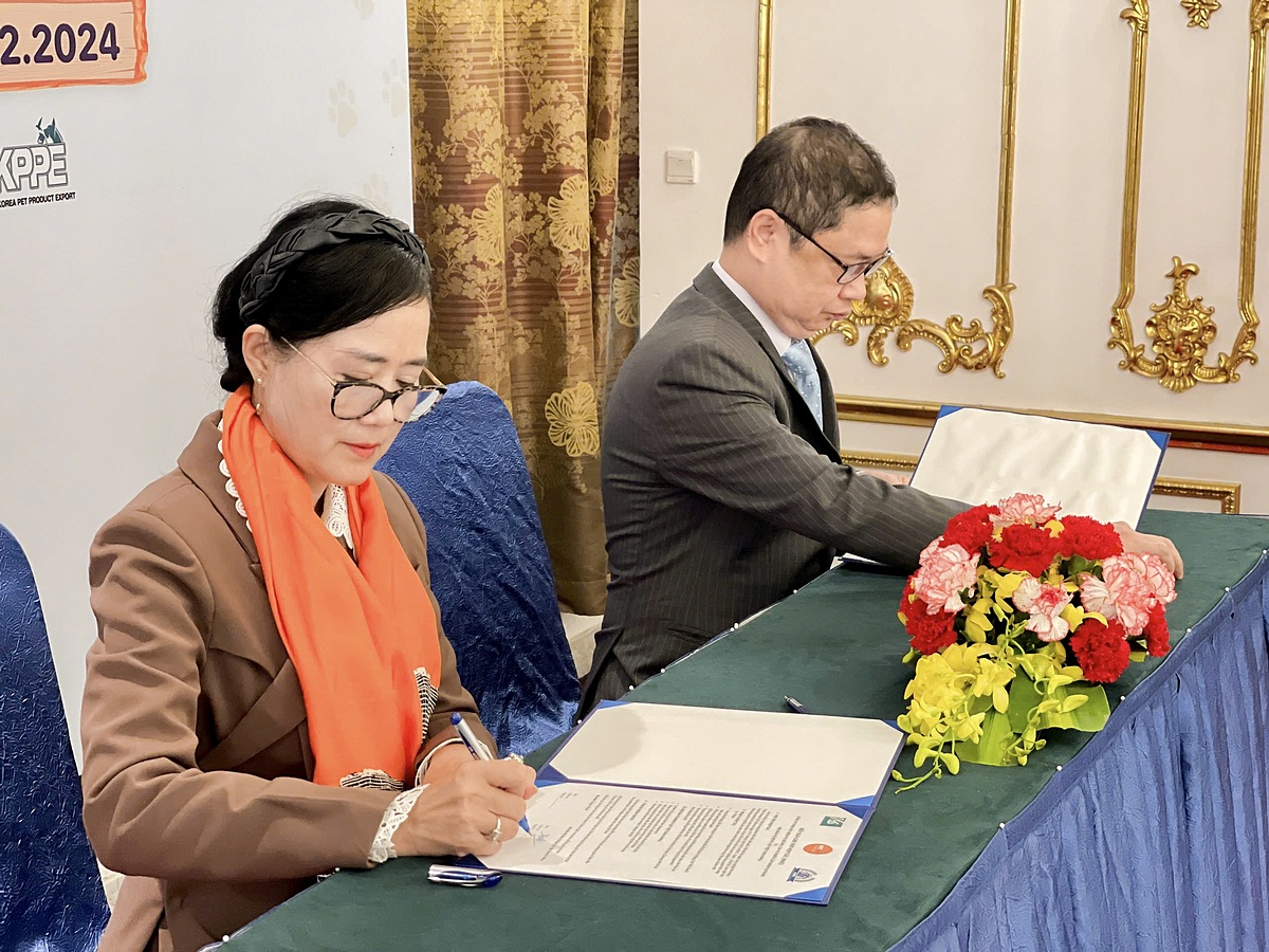 Chi hội Thú y - Thú nhỏ Việt Nam và Hội Bảo vệ động vật Việt Nam đã ký kết Biên bản thỏa thuận hợp tác với Ban tổ chức triển lãm Petfair Vietnam.