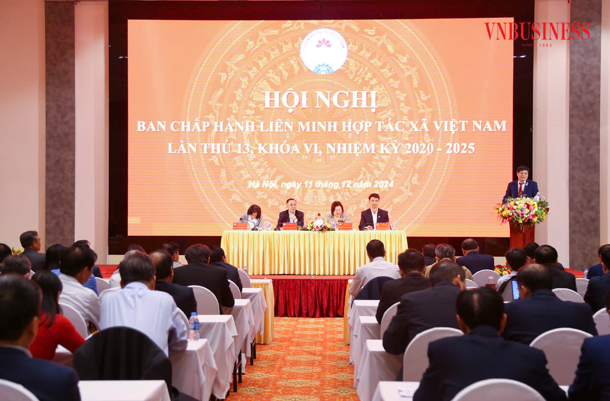 Ông Trần Đỗ Liêm, Chủ tịch HĐQT HTX Rạch Gầm &lpar;Tiền Giang&rpar; chia sẻ tại hội nghị.