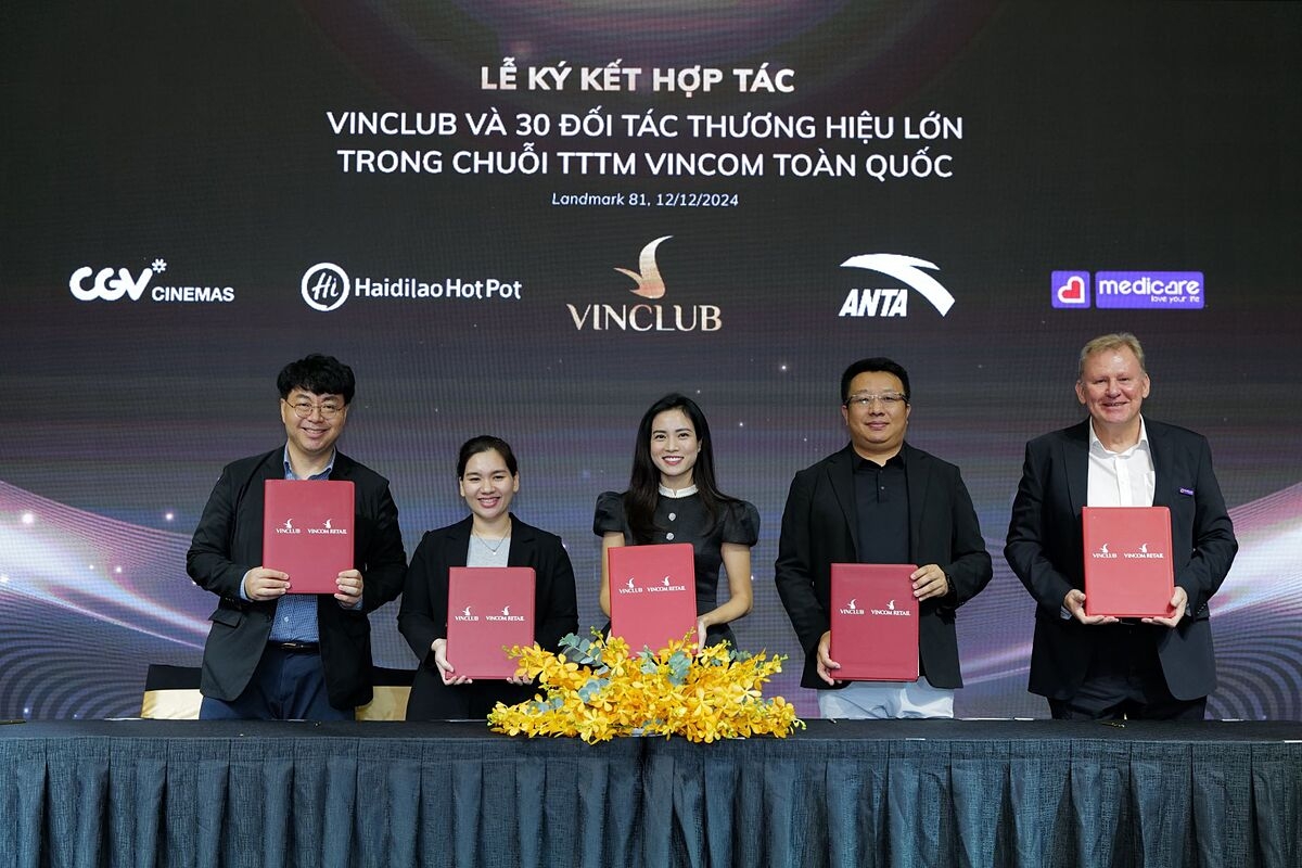 Ngày 12/12/2024, VinClub ký kết thỏa thuận hợp tác cùng các thương hiệu lớn đang kinh doanh tại hệ thống TTTM Vincom.