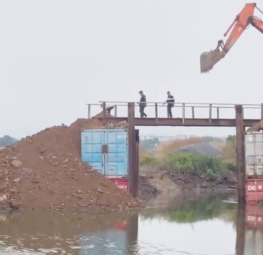 UBND huyện Long Điền, tỉnh Bà Rịa – Vũng Tàu &lpar;BR-VT&rpar; yêu cầu chủ dự án Khu nhà ở sinh thái An Điền dừng ngay tất cả các hoạt động san lấp, làm đường…, đồng thời giao các cơ quan có thẩm quyền lập biên bản xử lý vi phạm và đề nghị chủ đầu tư là công ty Eco Pearl City cam kết, khắc phục ngay các hành vi vi phạm.