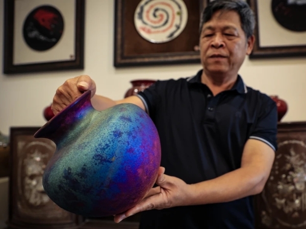 Nhắc đến gốm Raku chắc chắn phải nghĩ ngay đến nghệ nhân ưu tú Nguyễn Văn Lợi, người đã làm nên tên tuổi với dòng men Raku độc đáo tại Việt Nam.