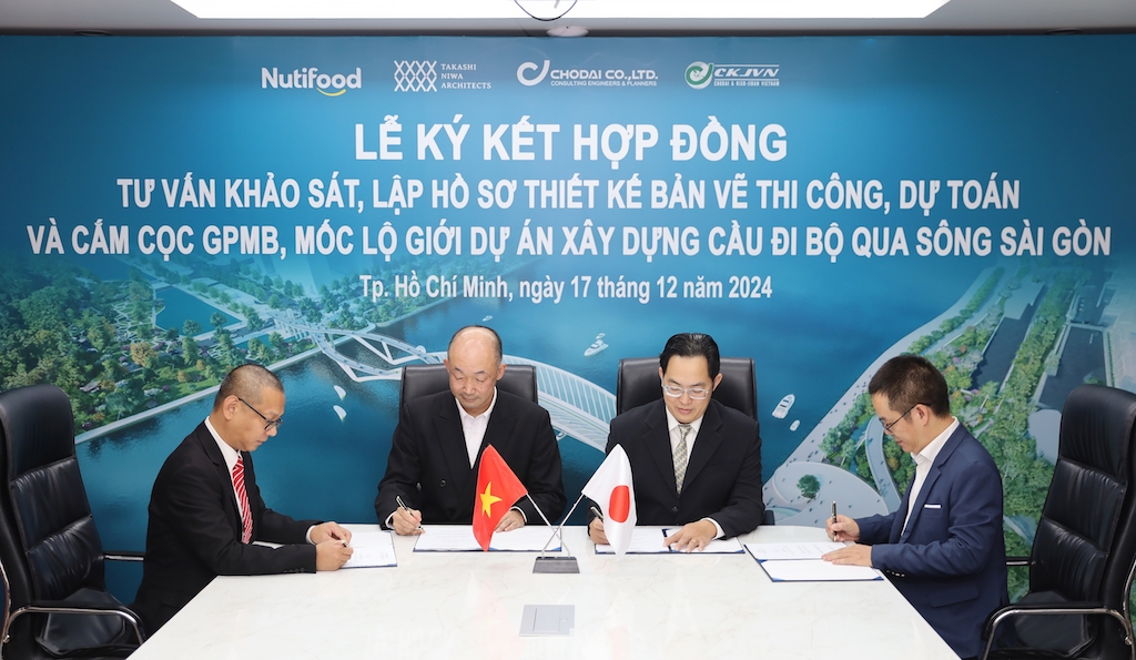 Đại diện Nutifood và liên danh CKJVN - Chodai - Niwa ký kết hợp tác.