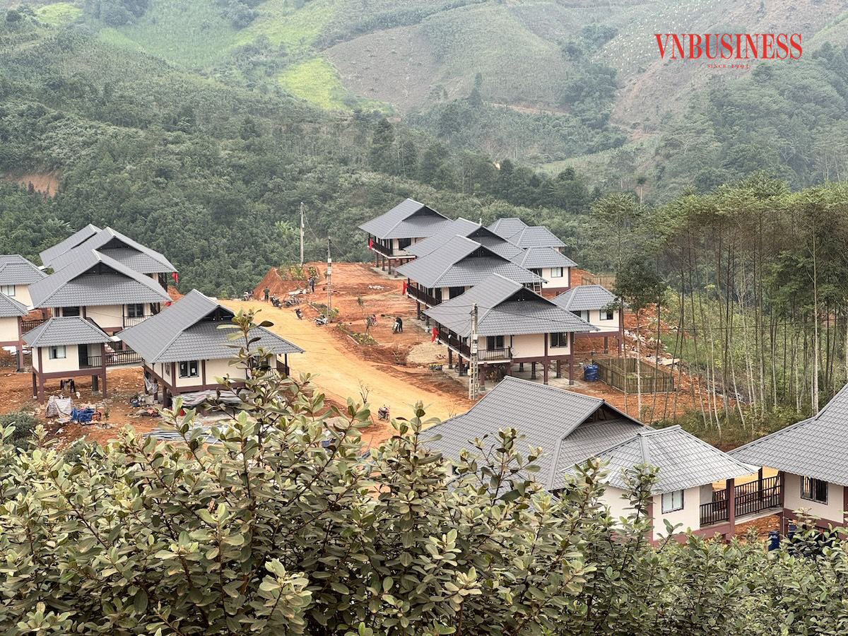 Khu tái định cư nằm trên đồi với 40 căn nhà đã được bàn giao cho người dân vào giữa tháng 12/2024