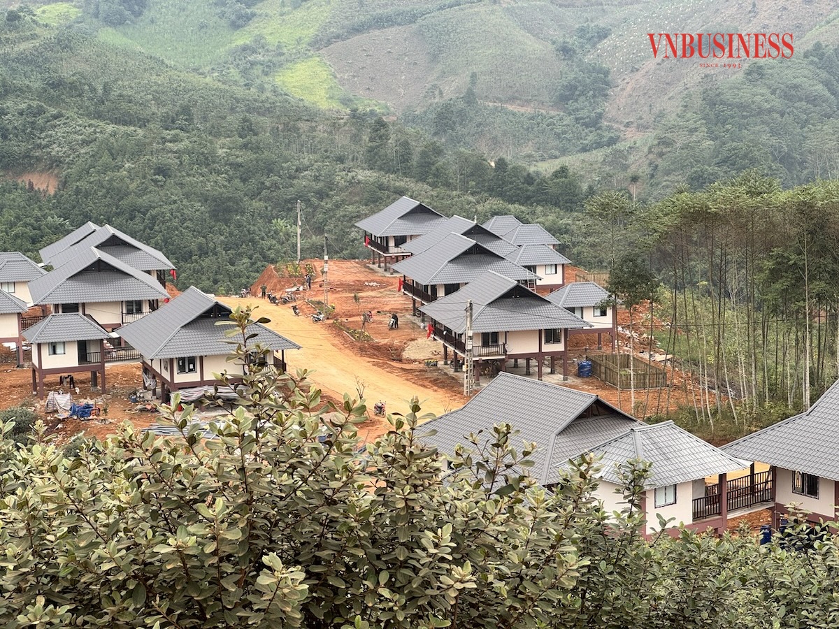 Khu tái định cư nằm trên đồi với 40 căn nhà đã được bàn giao cho người dân vào giữa tháng 12/2024