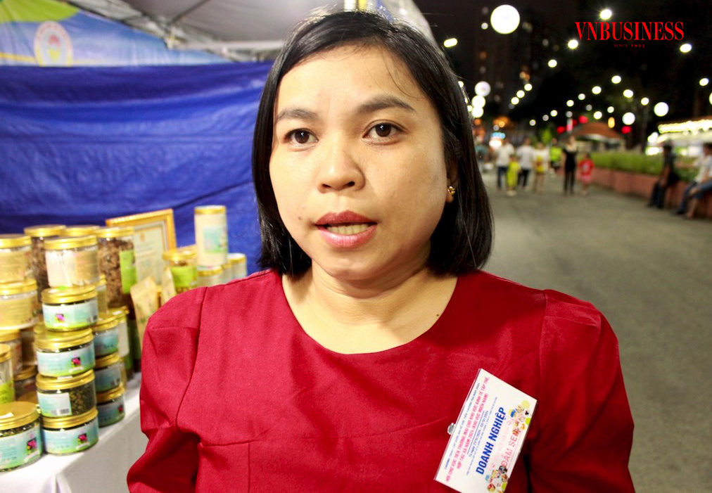 Bà Phạm Thị Bích Thủy, Giám đốc HTX nông nghiệp kinh doanh dịch vụ tổng hợp Sen Đông Hòa &lpar;tỉnh Phú Yên&rpar;