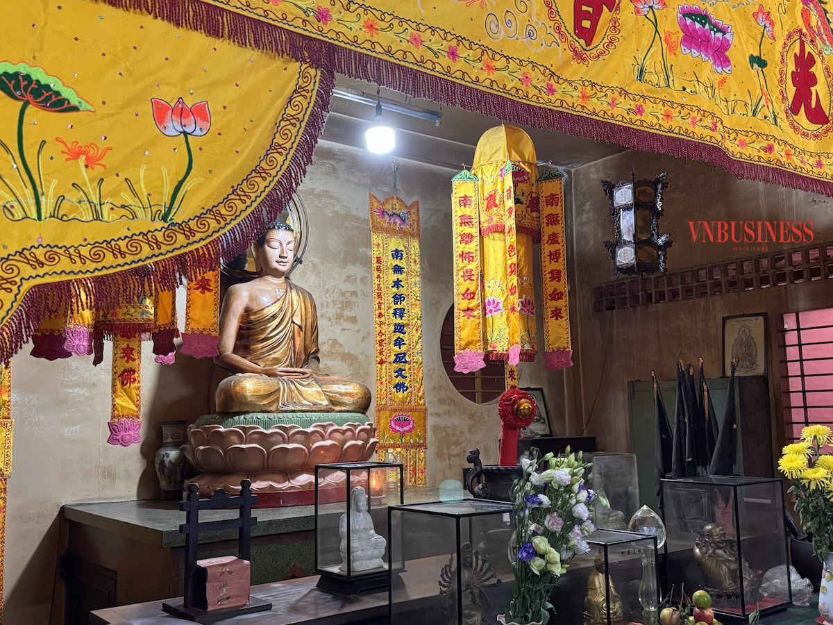 Tượng Phật uy nghi tại Khánh Vân Nam Viện.