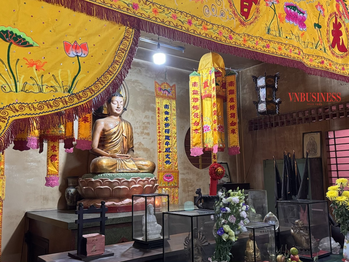 Tượng Phật uy nghi tại Khánh Vân Nam Viện.