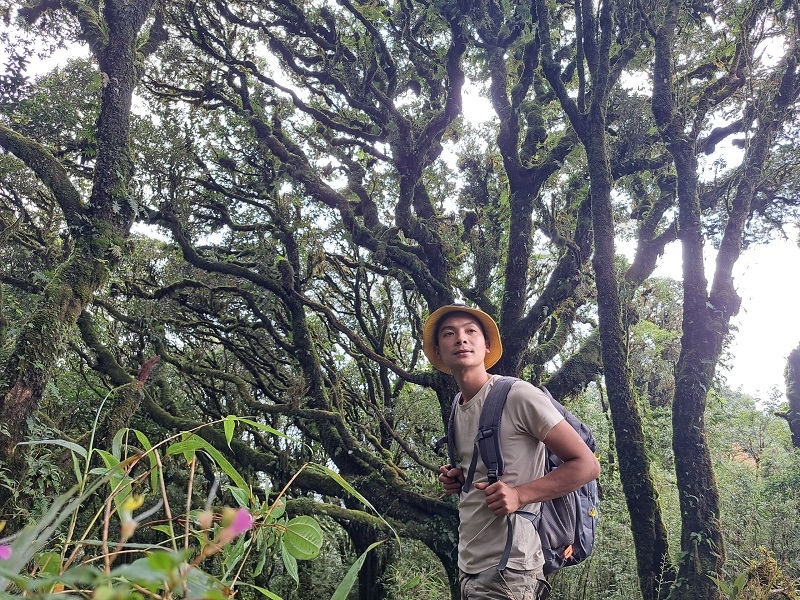 Anh Tương Văn Thành - người hướng dẫn du khách chinh phục đỉnh Tây Côn Lĩnh.