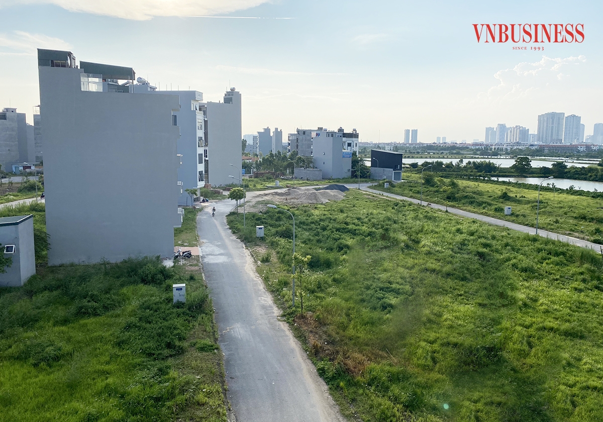 Giới đầu cơ đang kỳ vọng bảng giá đất mới sẽ thổi thêm hơi nóng vào thị trường đất nền Hà Nội và vùng ven.