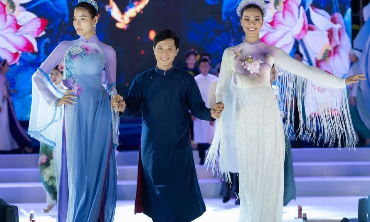 Thầm lặng chấn hưng nghề lụa vẽ Việt Nam
