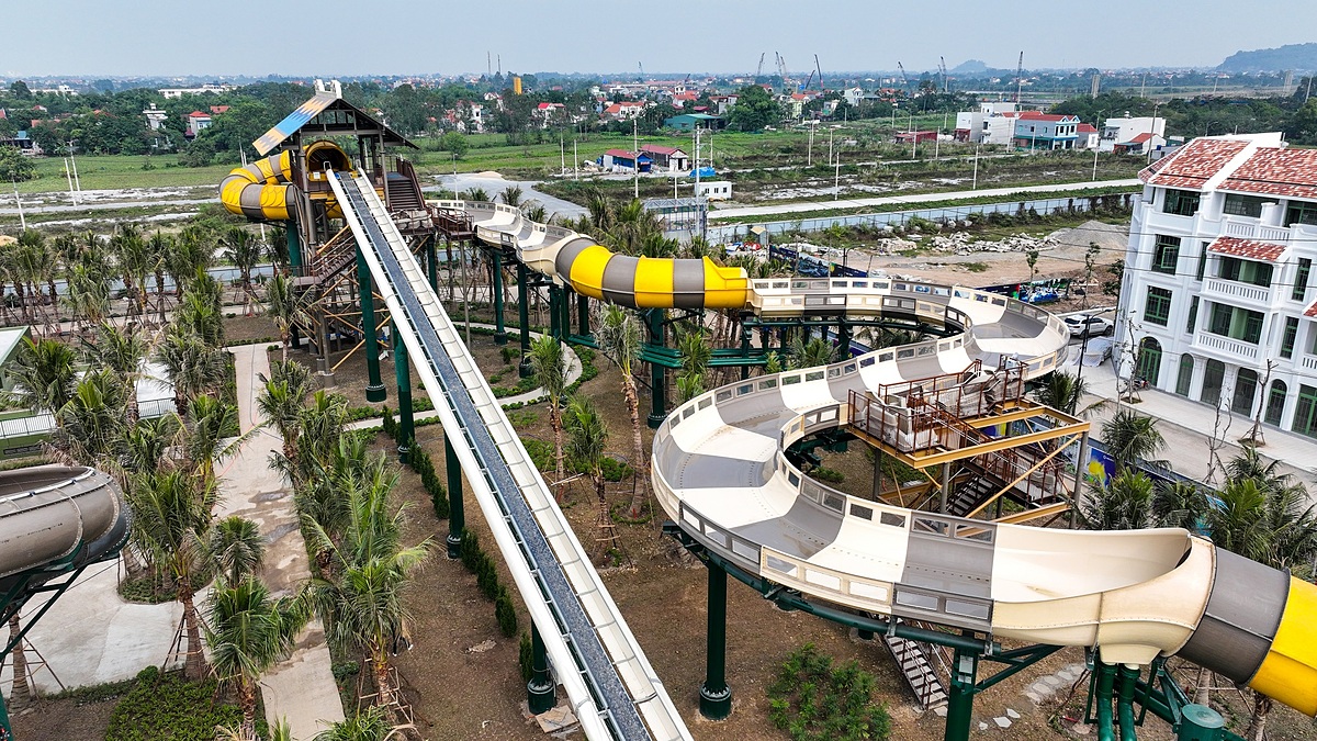 Ông Trần Thanh Tùng, Quản lý xây dựng dự án Sun World Hà Nam, cho hay: “Hai trò chơi phức hợp đầu tiên đã hoàn thành.