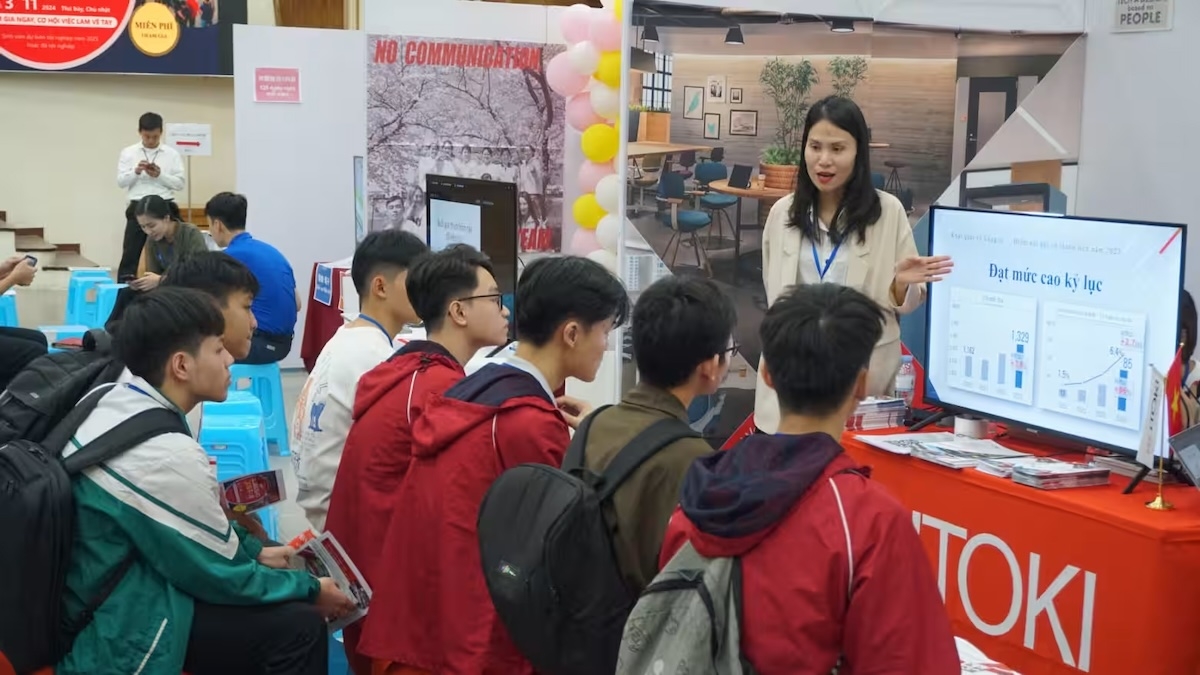 Hội chợ việc làm do các công ty Nhật Bản tổ chức vào tháng 11 đã thu hút nhiều sinh viên tại Đại học Bách khoa Hà Nội.